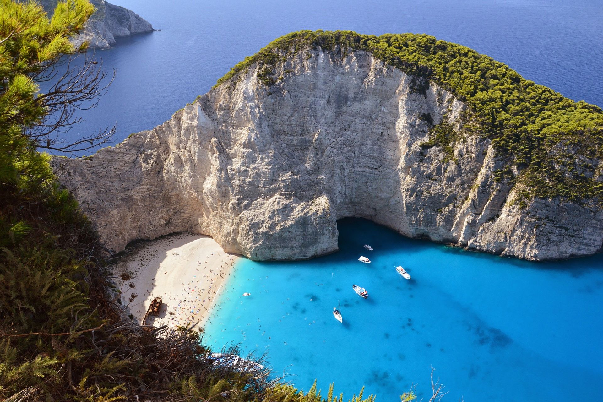 Scheepswrak op Navagio Beach, Zakynthos – helderblauwe zee en witte kliffen